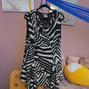 The Pyramid Collection Black and White Midi Dress